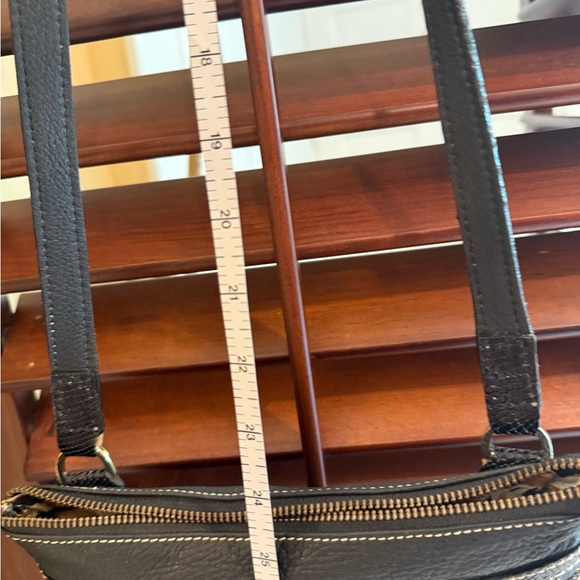 Elegant Black Crossbody Bag with Tassel - Picture 9 of 12